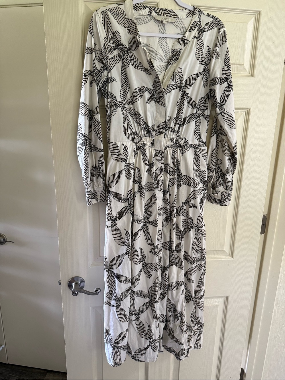 LOFT Black and WhiteBow-Print Long Sleeve Midi Dress